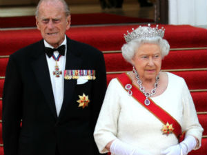 Zajedno i tokom epidemije - Princ Filip doleteo svojoj kraljici