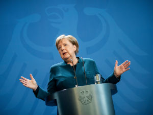 Merkel: Još nije vreme za slabljenje mera