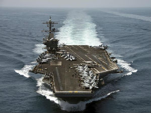 Пентагон без милости: Останите на броду, потпуна евакуација носача авиона не долази у обзир