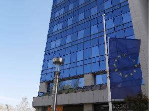  Delegacija EU u Srbiji i ambasade spustile i svoje zastave na pola koplja