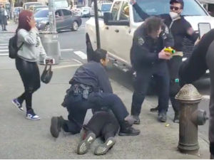 Napad na policajce u Njujorku