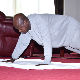 Predsednik Ugande ima samo 75 godina, sklekovima motiviše građane da ostanu kod kuće