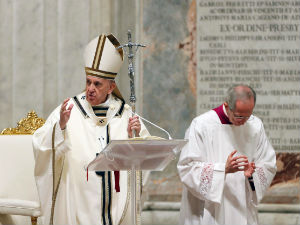 Ускрс у Италији у изолацији, уз папу и Бочелија
