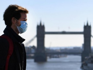 Британска влада променила реторику о коронавирусу због притиска јавности