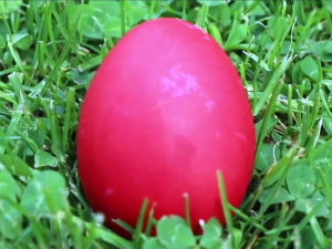 Veliki petak u duhu tradicije – farbanje jaja i strogi post