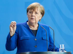 Pandemija zaoštrila borbu za naslednika Angele Merkel