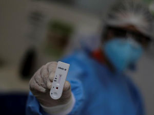 Лекару прети забрана рада због тривијализације коронавируса