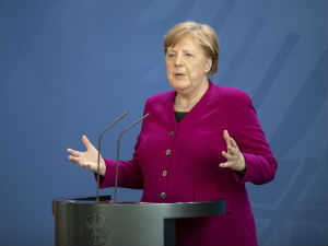 Вирусолози и Ангела Меркел на удару критика таблоида