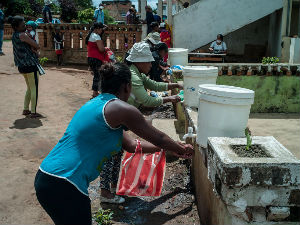 Афричке земље шаљу авионе по напитак у Мадагаскар, СЗО позива на опрез