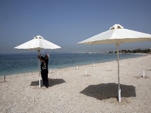 Грци отварају плаже, уз строге мере и високе казне за прекршиоце