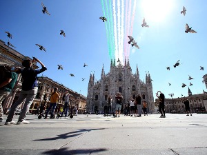Zašto cela Italija ovih dana gleda u nebo