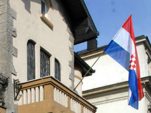 Амбасада: Хрватска остаје отворена за госте из Србије