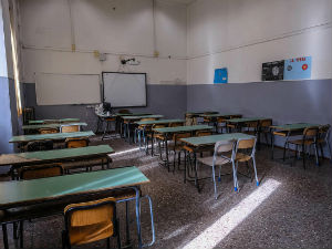 Деца у Италији постала фобична, имају тикове и плаше се да изађу из куће