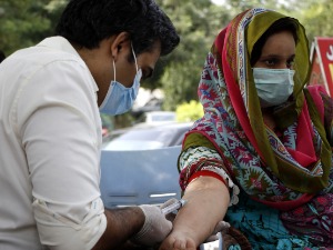 Španci će nositi maske do pronalaska leka ili vakcine, Tanzanija tvrdi da je iskorenila zarazu