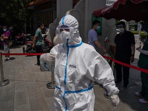 Peking, raste bojazan od širenja virusa, u nekim okruzima "mere kao u vreme rata"