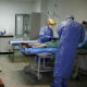 Брачни пар из Србије у болници у Ламији, 80 људи у карантину