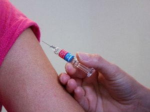 Оксфордски вирусолог за РТС открива детаље о вакцини, њеној безбедности и цени