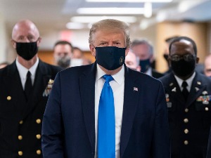 Tramp zbog kampanje promenio mišljenje, nošenje maski proglasio za patriotski čin
