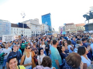 Загреб, протест против епидемиолошких мера