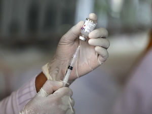Univerzitet u Oksfordu nastavlja obustavljeno ispitivanje vakcine