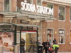 RTS u Švedskoj:  Masku u metrou gotovo niko ne nosi, u restoranima nema distance
