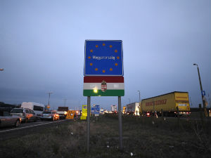 Мађарске границе остају затворене до краја октобра