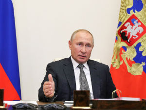 Putin pod "staklenim zvonom" tokom pandemije, živi i radi u posebnim uslovima