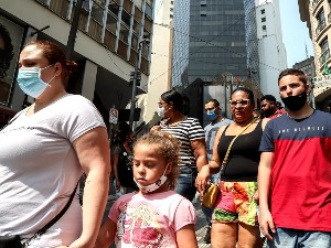 Više od pet miliona slučaja kovida u Brazilu, uprkos usporenom širenju zaraze