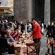 Апсурди у Италији - скинула маску да разговара са глувонемом пријатељицом, казна 400 евра  