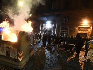 Neredi i sukobi sa policijom u Napulju protiv policijskog časa