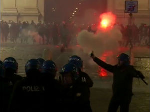 Neredi zbog mera u Rimu, suzavcem i papirnim bombama na policiju