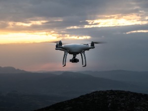 Dron, padobran, Berlin i „korona test" - od januara 2021.