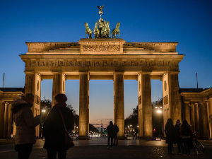 Пандемија у Немачкој – политичке свађе, критике Ангеле Меркел и један скандал