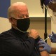 Бајден јавно примио "Фајзерову" вакцину 