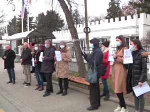 Protest ispred Kazneno-popravnog zavoda u Nišu – kakav je tretman osuđenika tokom epidemije