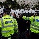 Nervozne i ljute kamiondžije izazivaju nerede i napadaju policiju u Doveru