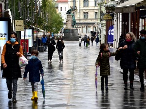 Slovenija ponovo zatvorena, stigla "Fajzerova" vakcina