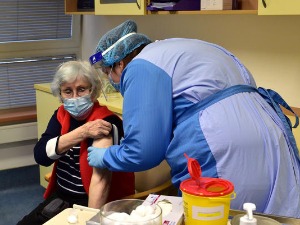 Почела вакцинација у Словенији, вакцину прво примају корисници домова за старе
