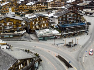 Britanski turisti pobegli iz švajcarskog skijališta zbog karantina