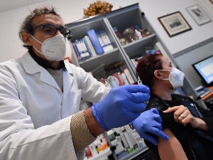 Doktorka u Italiji pozitivna nakon prve doze vakcine: Opet ću se vakcinisati