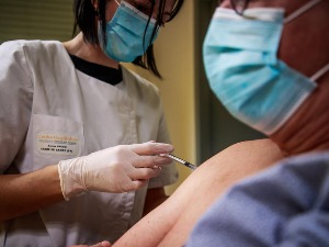 Студија показала да је "Фајзерова" вакцина ефикасна против новог соја