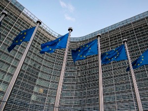 Evropska komisija ograničila izvoz vakcina iz EU, Zapadni Balkan izuzet od odluke
