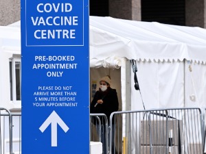 Британски министар: Ковид би до краја године могао бити као грип