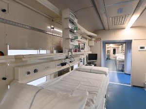 Крстарећа клиника за реанимацију – воз претворен у болницу представљен у Милану