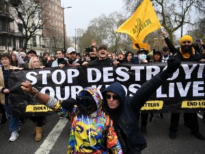 Hapšenja na demonstracijama protivnika lokdauna u Londonu, na čelu protesta Korbinov brat