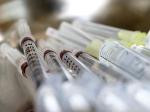 Fajzer i Biontek testiraju vakcinu za mlađe od 12 godina