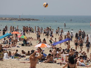 Reporter RTS-a u Tel Avivu – plaže kao u najboljim godinama, da li je samo vakcinacija razlog