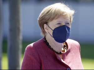 Angela Merkel primila dve različite vakcine
