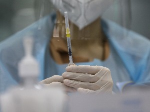 SAD: Potpuno vakcinisani ne moraju da prime treću dozu