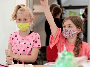 Жестока расправа у Немачкој – да ли је ношење маски у школама неопходно или глупо